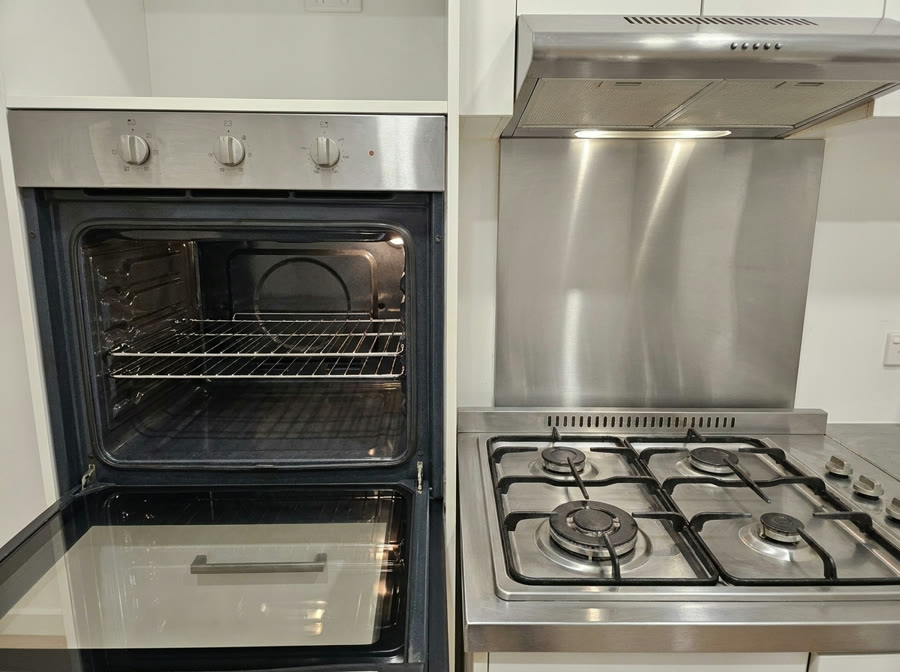 Gleaming oven and stovetop after a Maxtreme clean